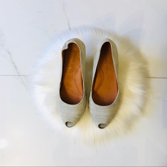 GENTLE SOULS Peep toe Suede Rem Gem Pumps - Picture 2 of 5